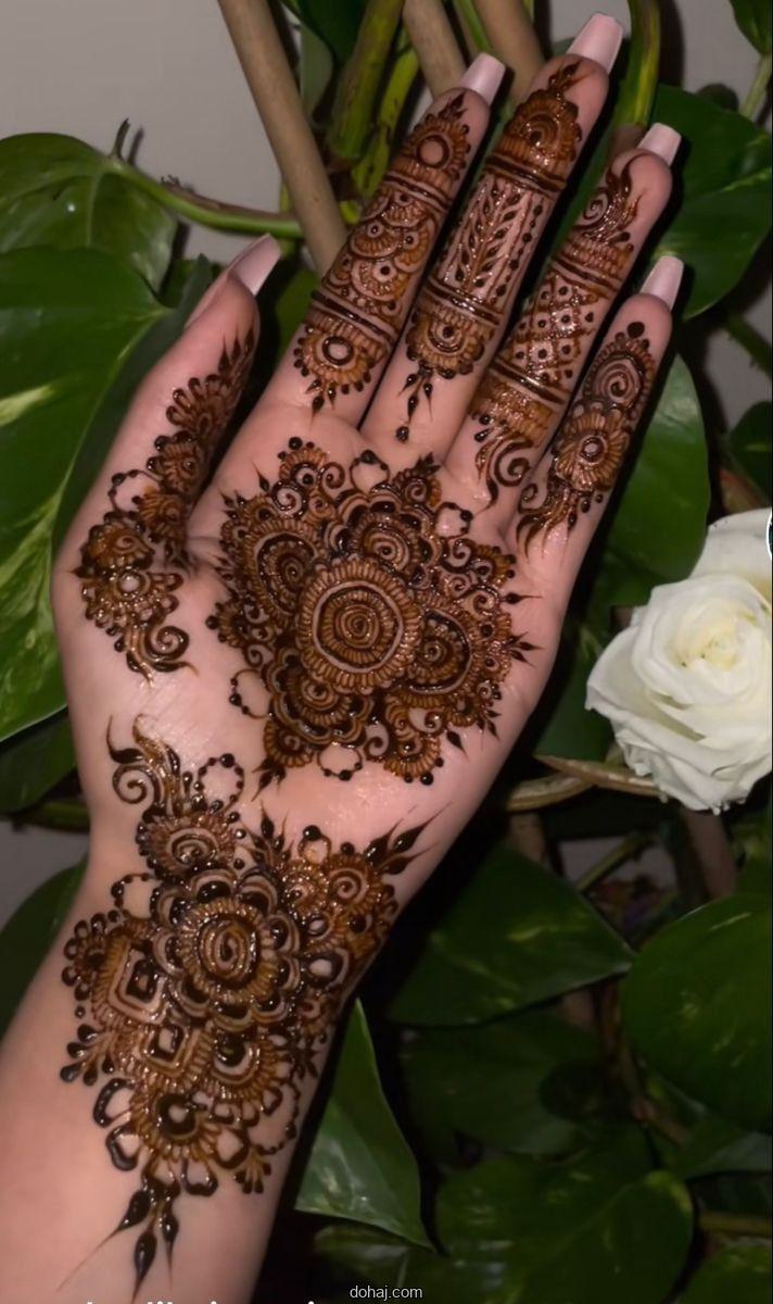 Aesthetic Mehndi Design Back Hand
