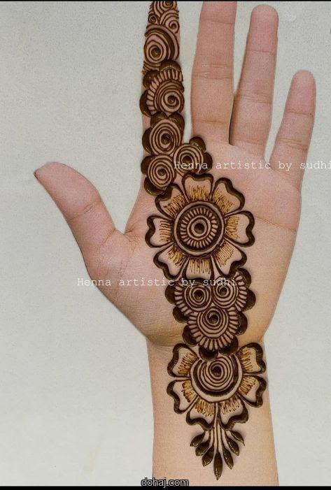 Arabic Moon Mehndi Design
