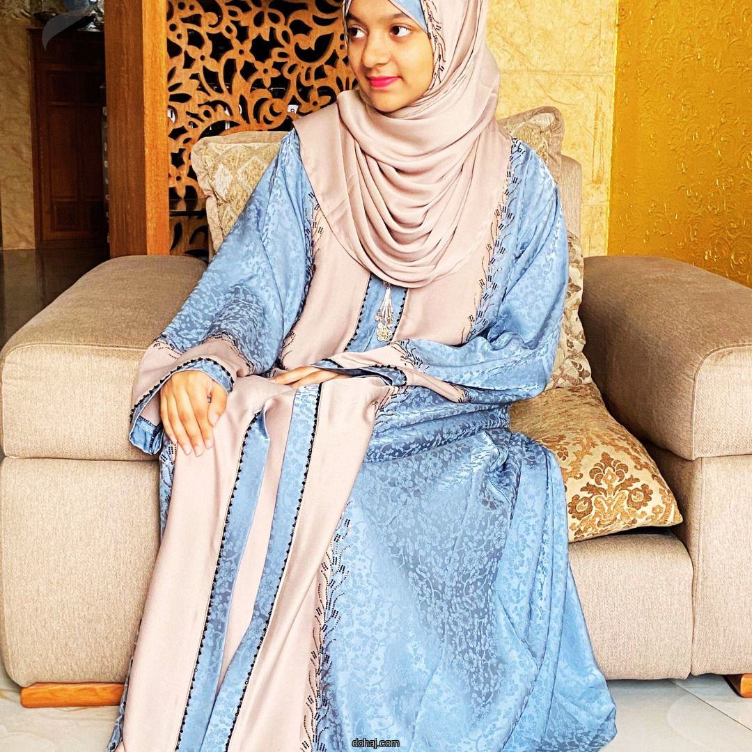 লাল বোরকা পরা পিক