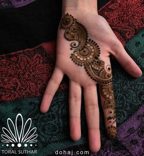 Chand Mehandi Design