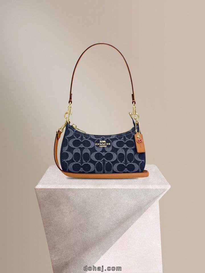 Coach Cary Shoulder Bag