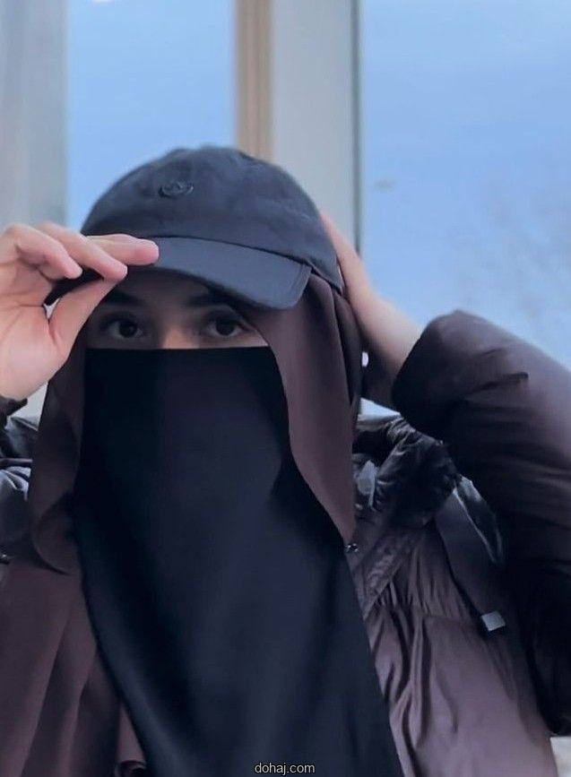 বোরকা পরা মেয়েদের পিক তোলার স্টাইল