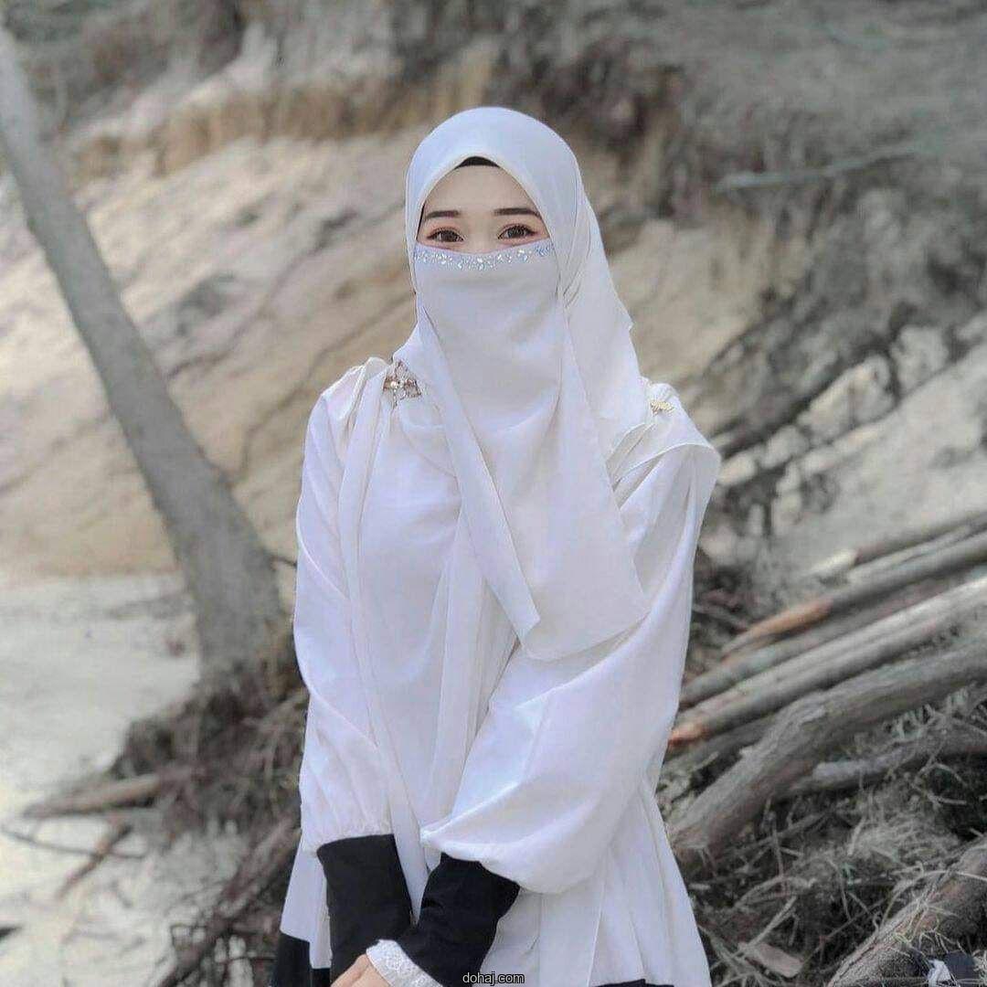 মেয়েদের পিক বোরকা পরা