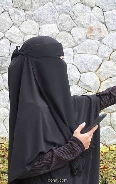 দুই বান্ধবীর পিক বোরকা পরা