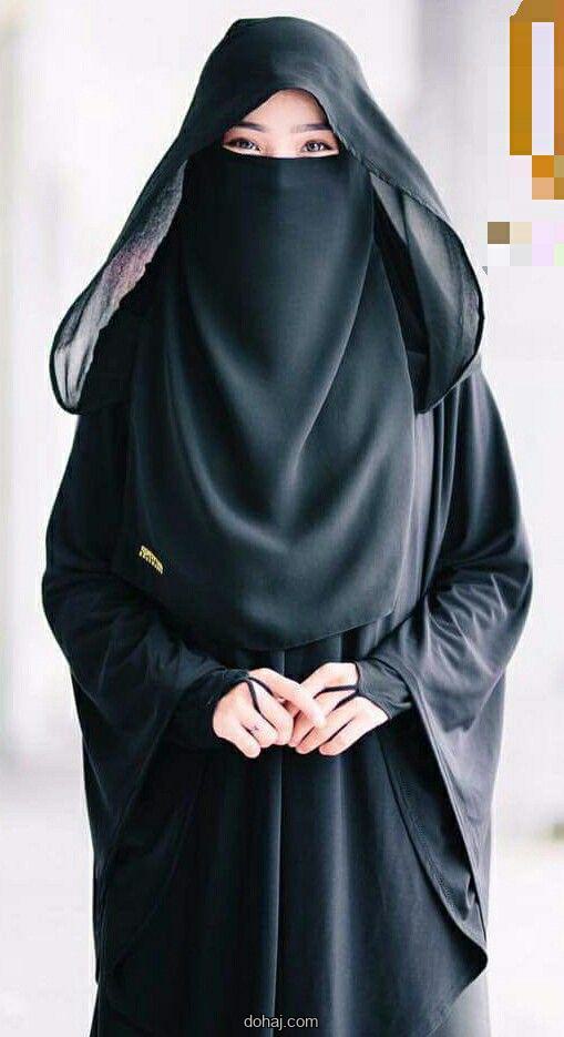 বোরকা পরা দুই বান্ধবীর পিক