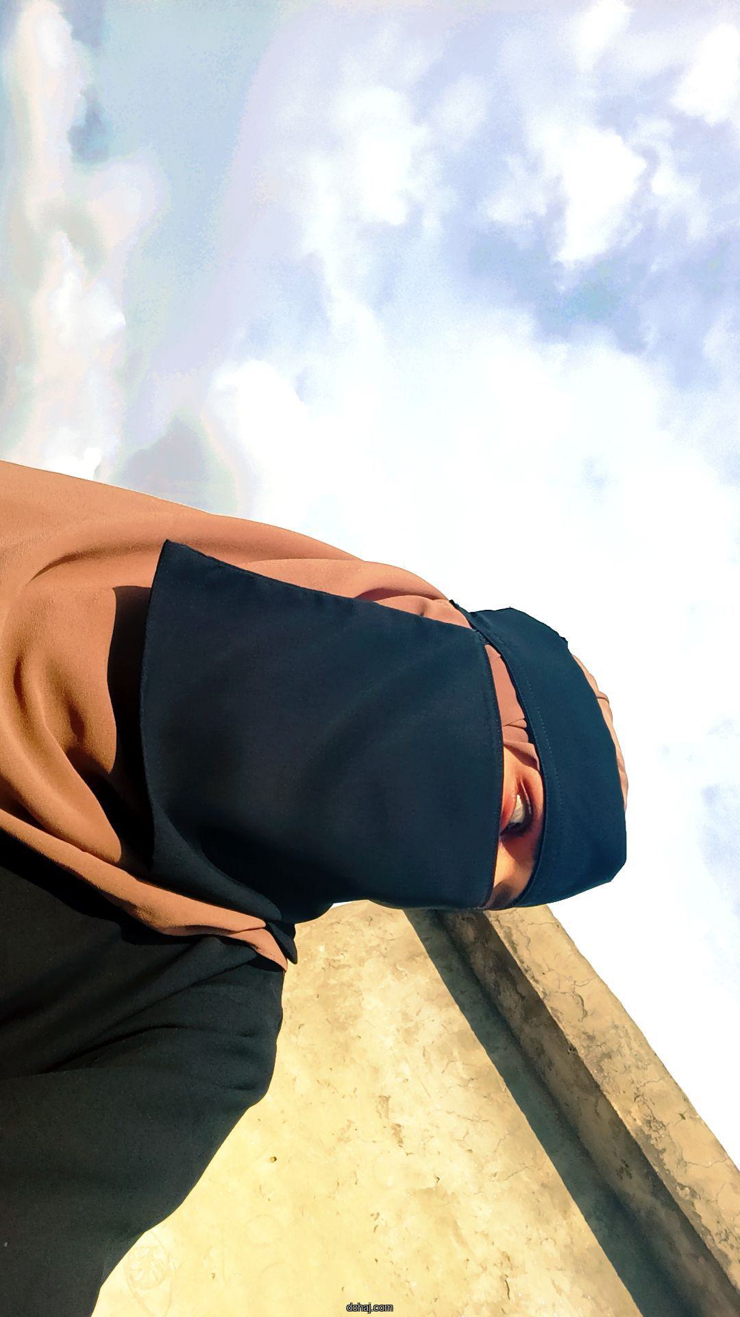 সাদা বোরকা পরা মেয়েদের পিক