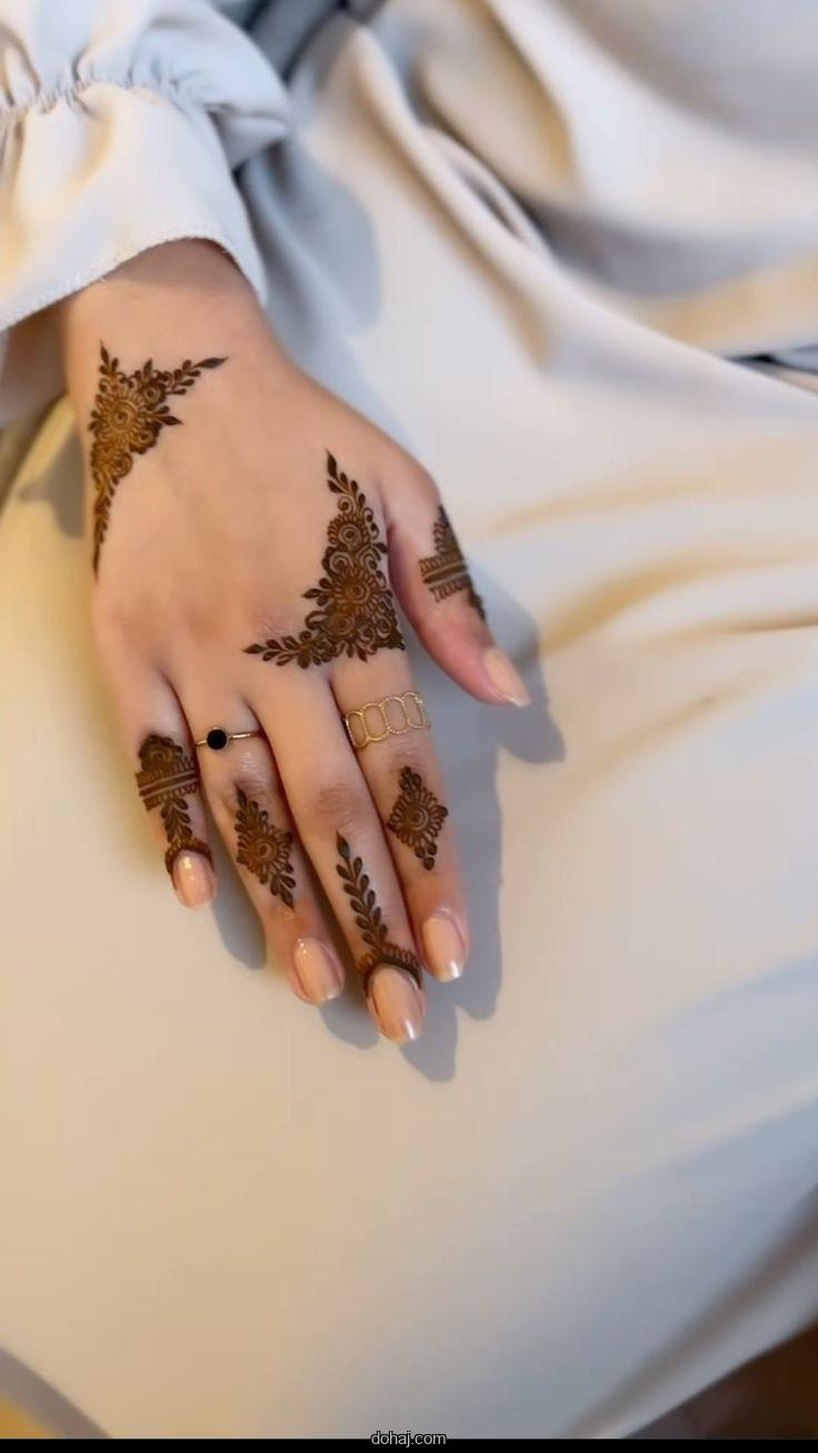 হাতের তালুতে মেহেদী Simple Mehndi হাতের তালুর মেহেদি ডিজাইন