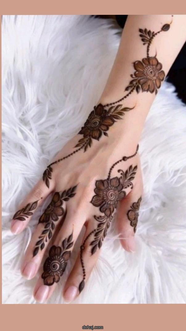 হাতের উপর মেহেদী ডিজাইন
