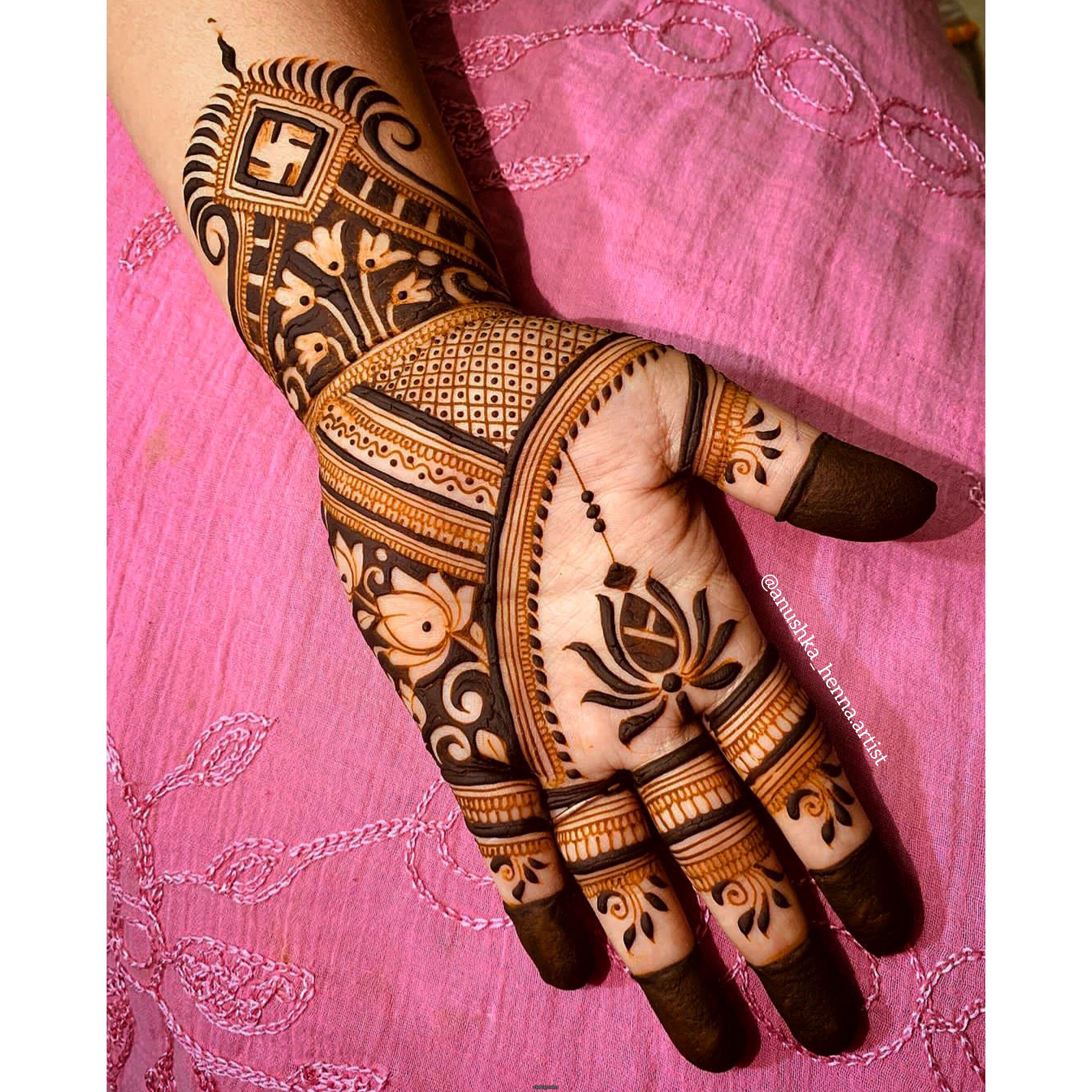 মেহেদী রাঙ্গা হাত নিয়ে উক্তি