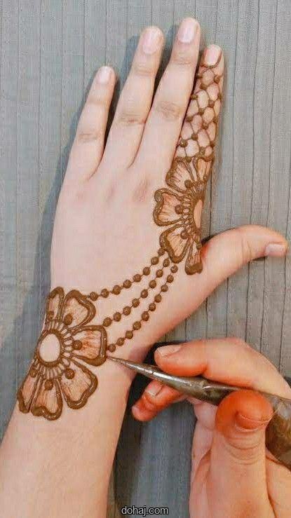 Mehndi Design Simple Back Hand