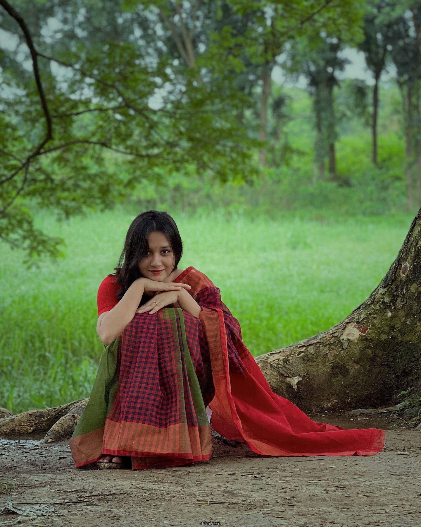 ব্লেড দিয়ে হাত কাটা পিক মেয়েদের