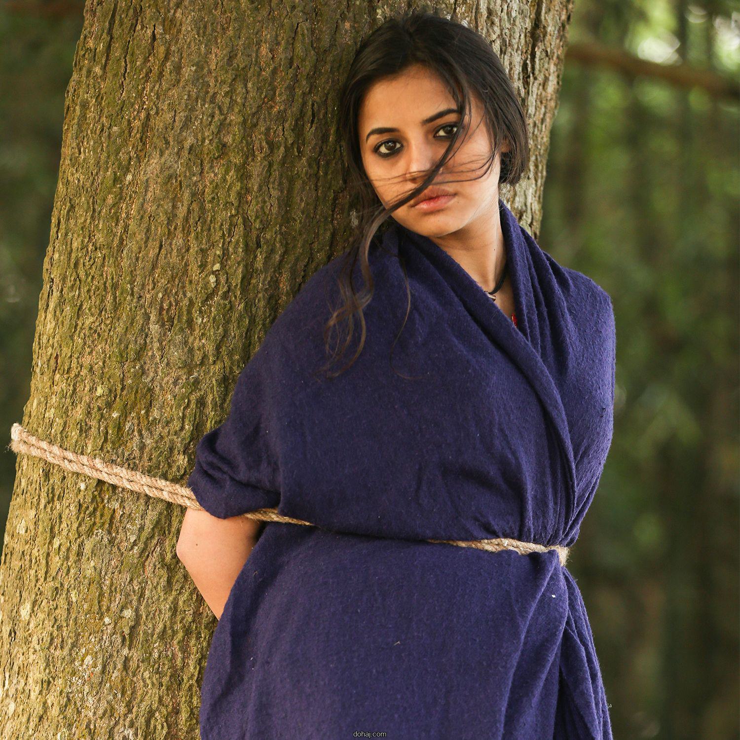 কষ্টের মেয়েদের পিক