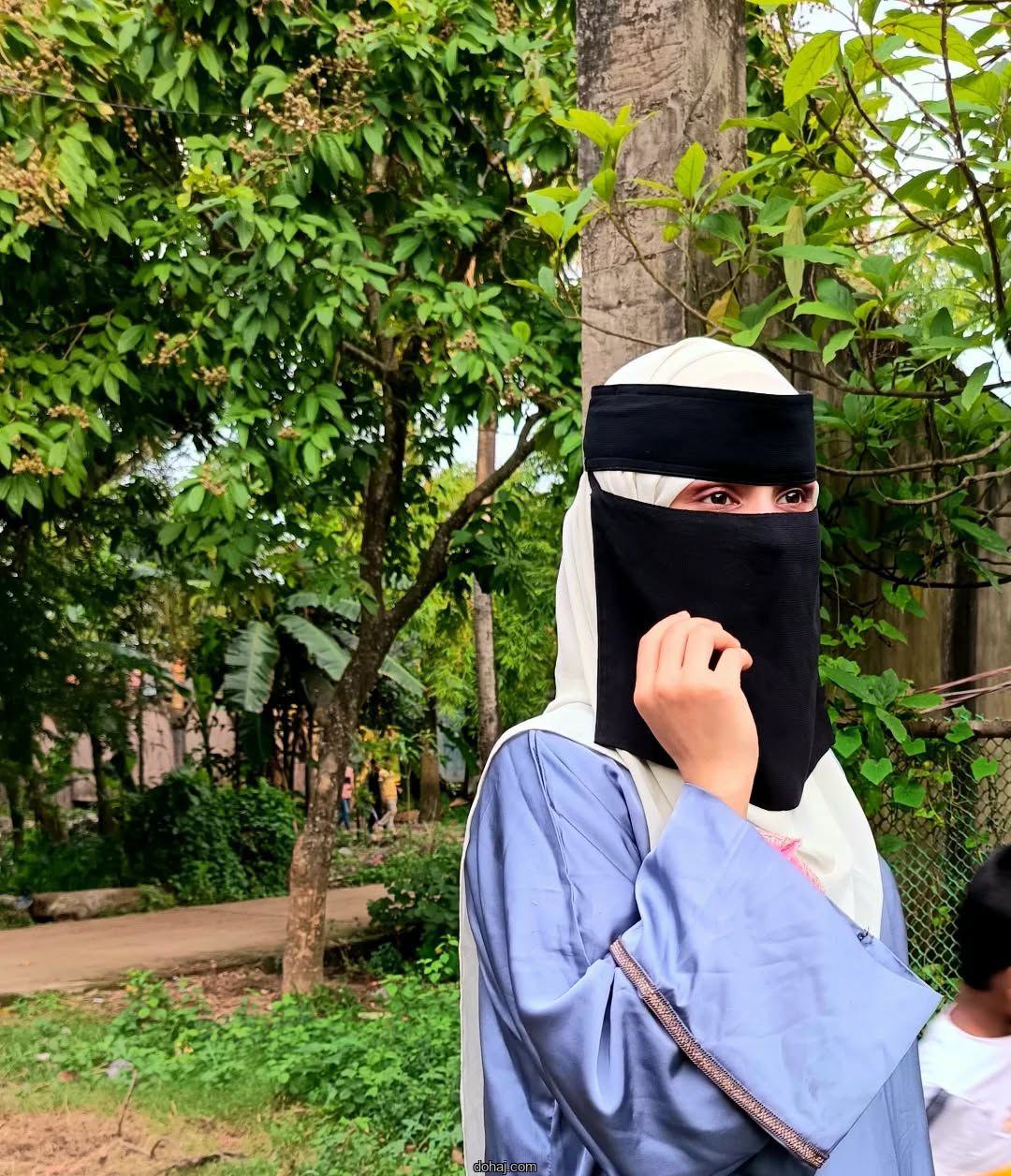 জিন্স প্যান্ট পরা মেয়েদের পিক