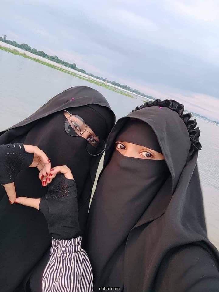 স্কুলের মেয়েদের পিক