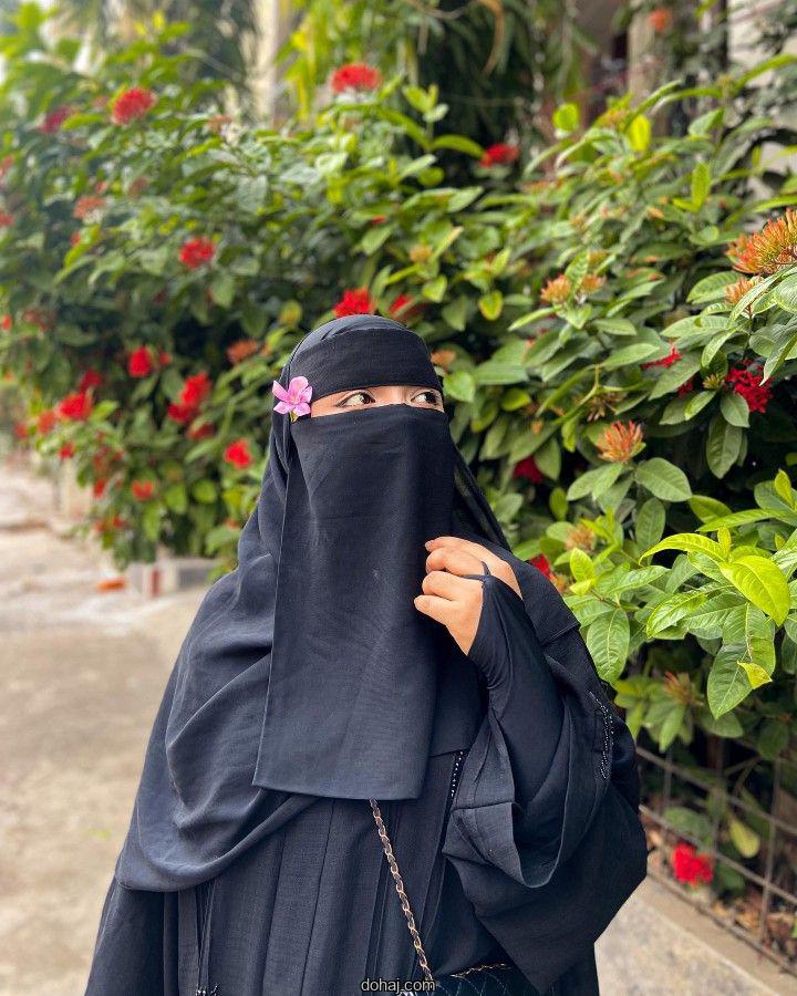 বোরকা পরা মেয়েদের পিক তোলার স্টাইল