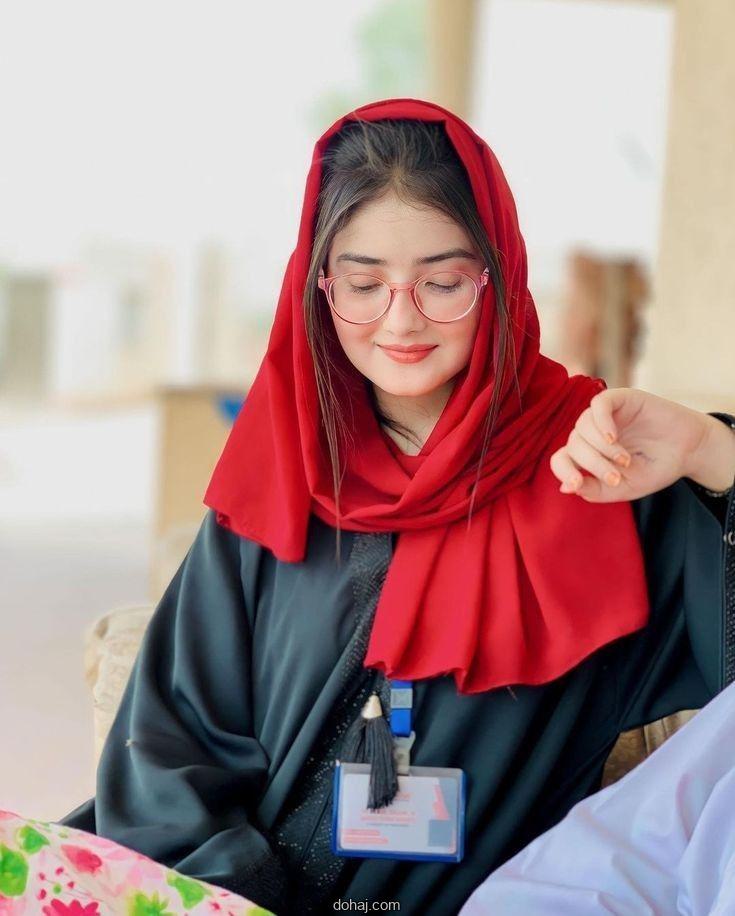 বৃষ্টি ভেজা মেয়েদের পিক