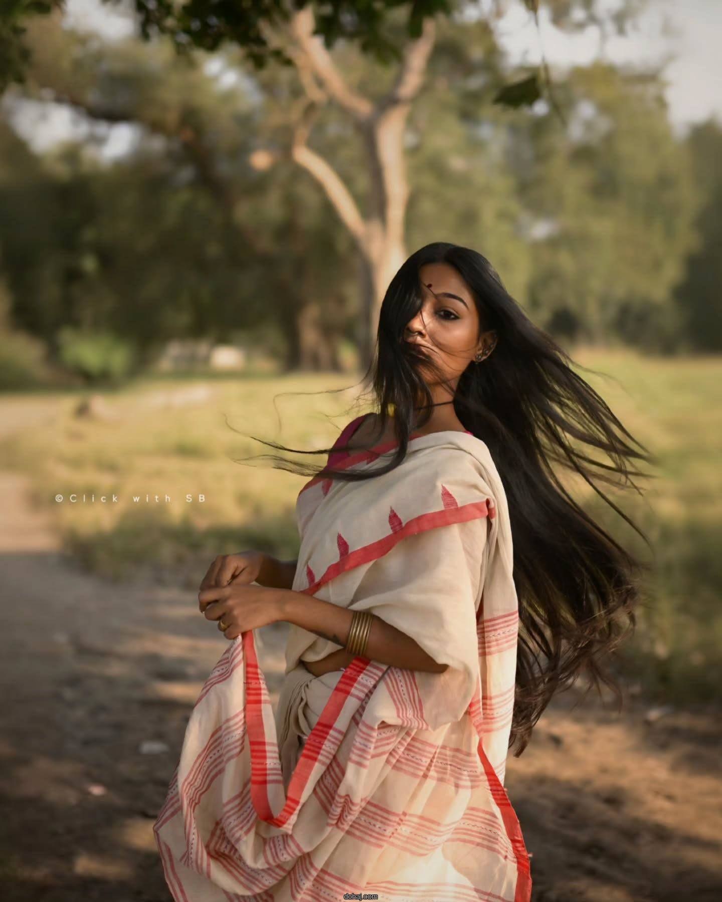 দেশি মেয়েদের পিক