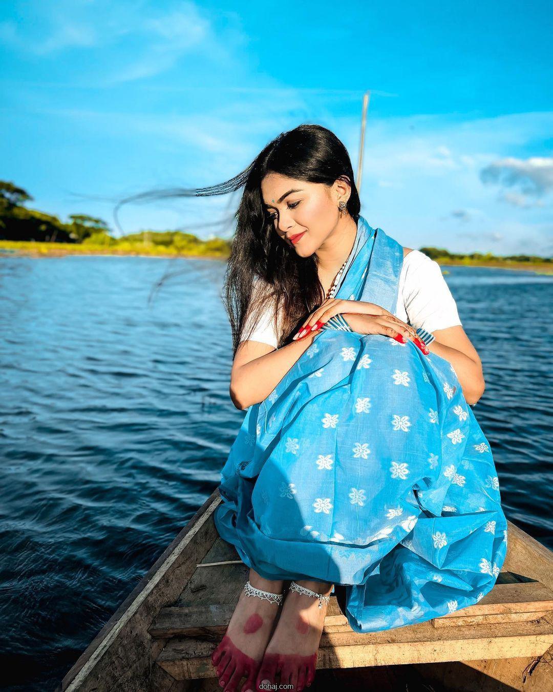 সুন্দরী মেয়েদের পিক বোরকা পরা