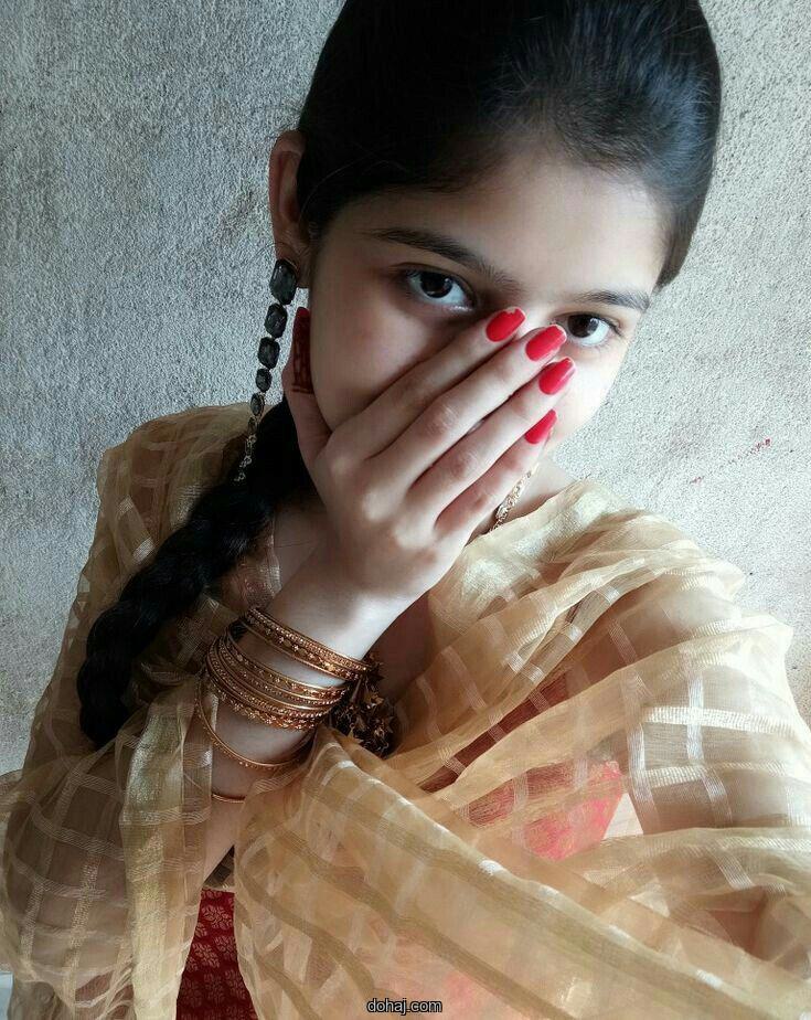 লাল শাড়ি পরা মেয়েদের পিক