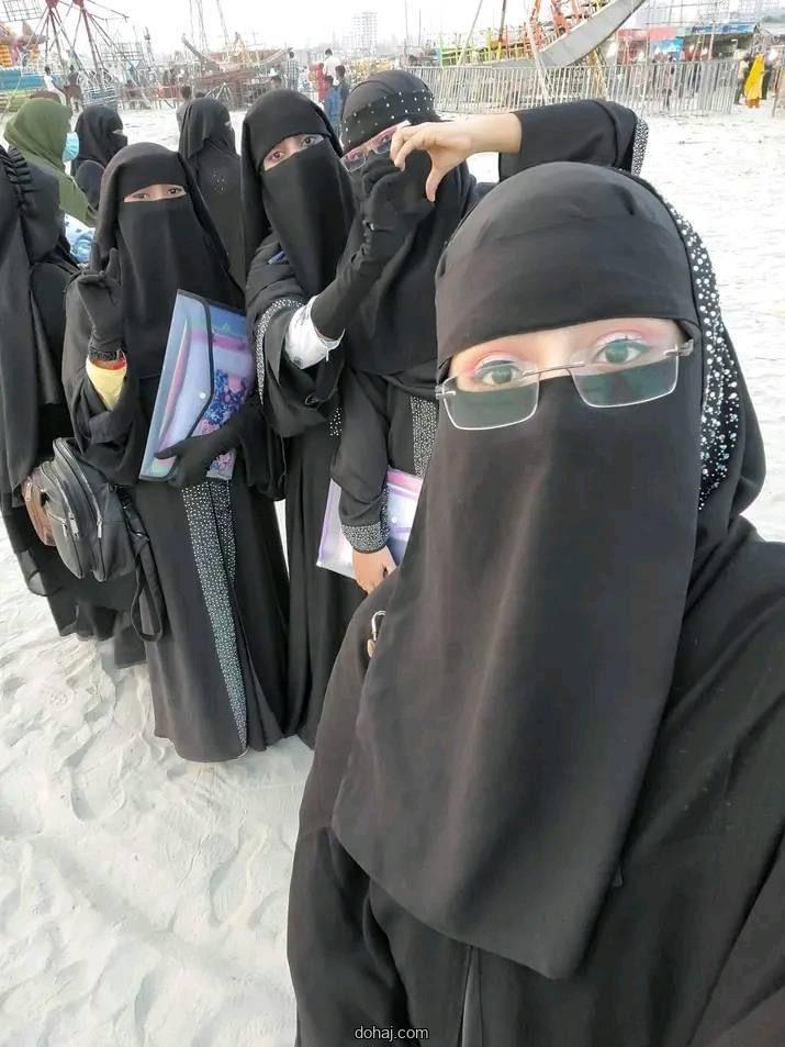 শহরের মেয়েদের পিক