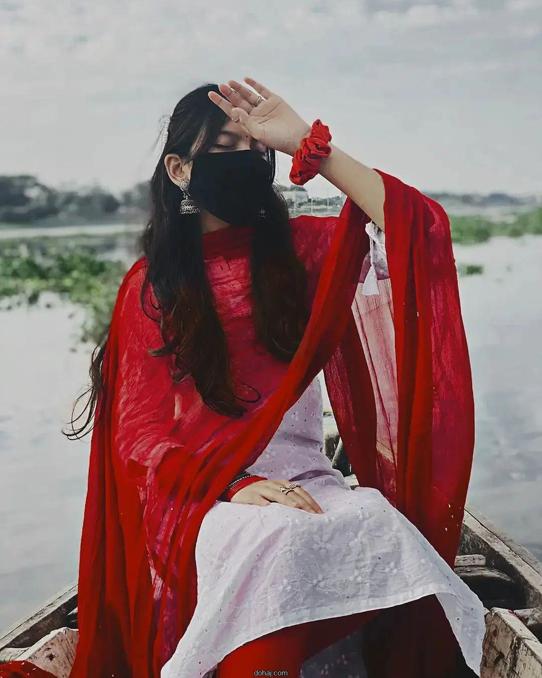 সাদা কালো পিক মেয়েদের