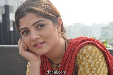 শাড়ি মেয়েদের পিক তোলার স্টাইল