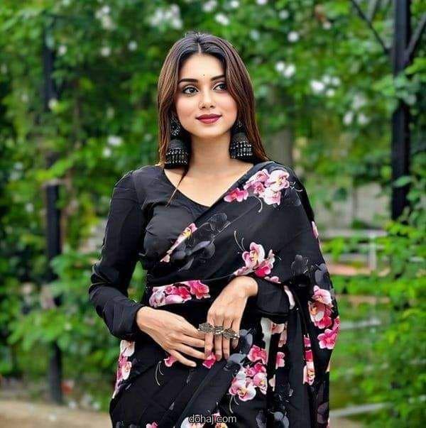 ছোট মেয়েদের পিক তোলার স্টাইল