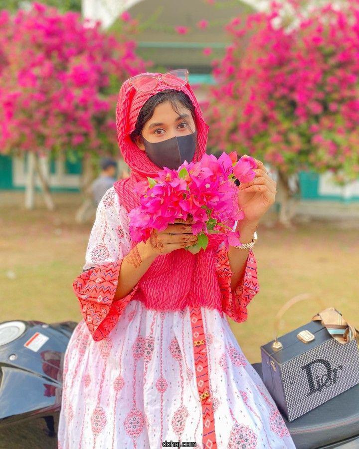 মেয়েদের কষ্টের পিক লেখা ছাড়া