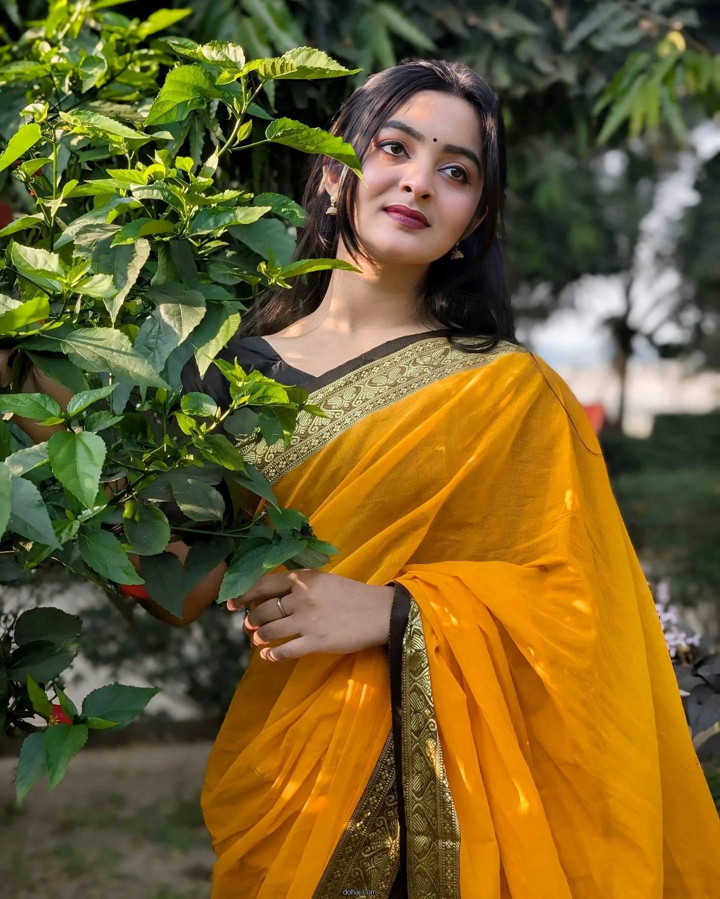 মেয়েদের রিয়েল পিক