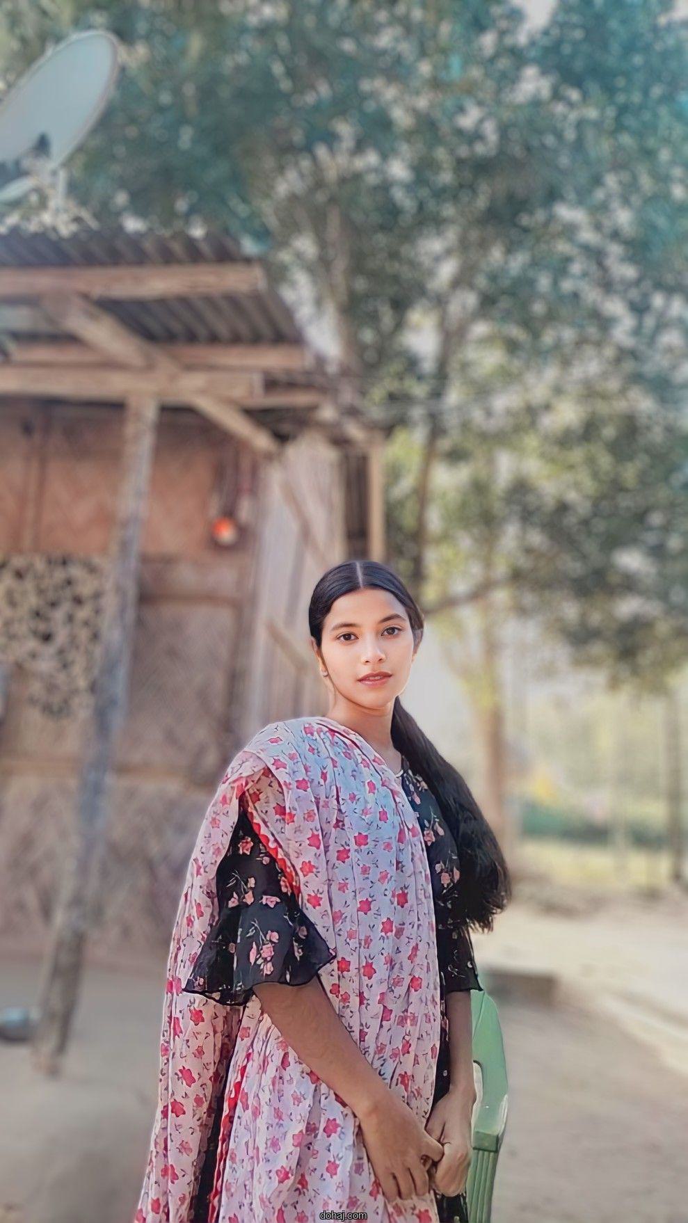 পিক তোলার স্টাইল মেয়েদের