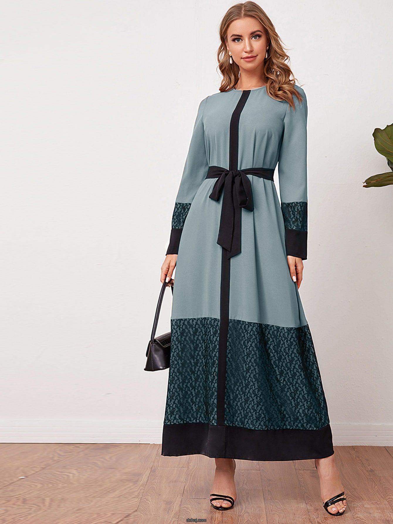 মোবাইল হাতে নিয়ে মেয়েদের পিক