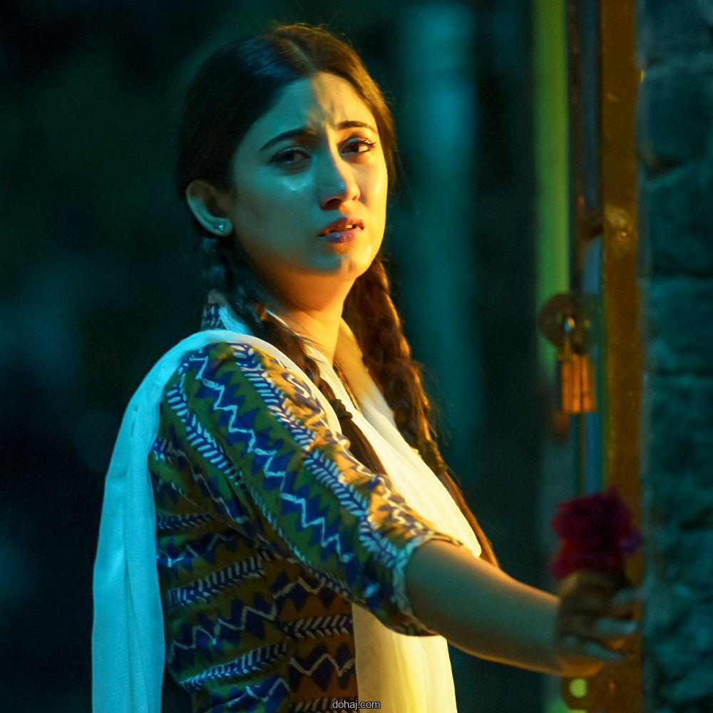 লাল প্রোফাইল পিক মেয়েদের