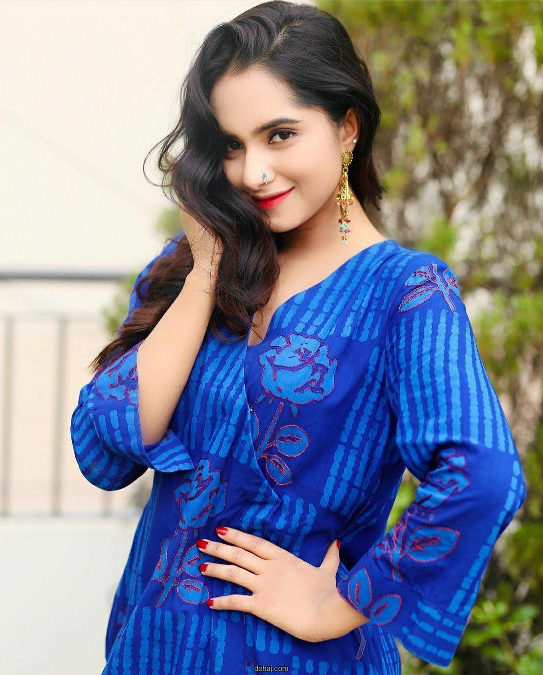 মুখ ঢাকা মেয়েদের পিক