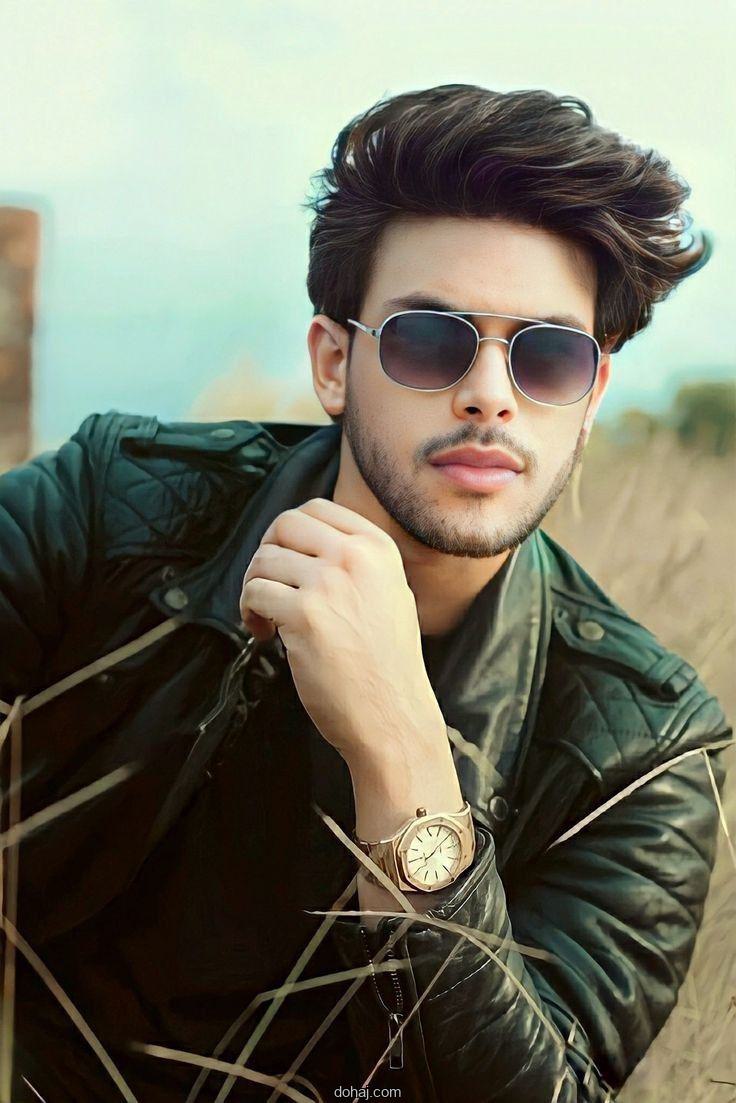 মেয়েদের পিক মাস্ক পরা