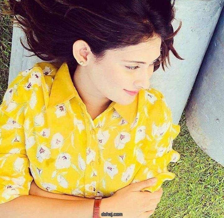 গেঞ্জি পরা মেয়েদের পিক