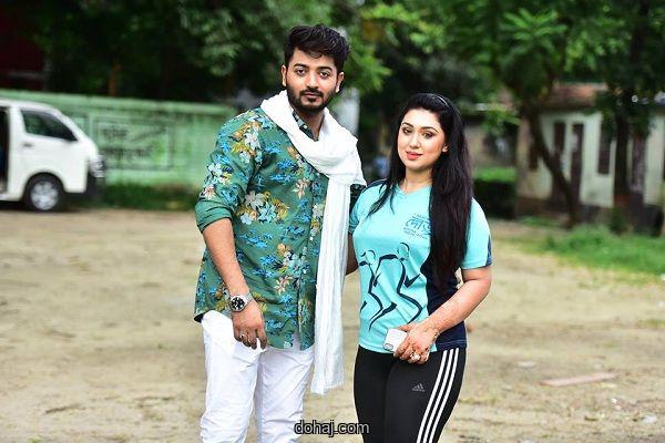 পাকিস্তানি মেয়েদের পিক