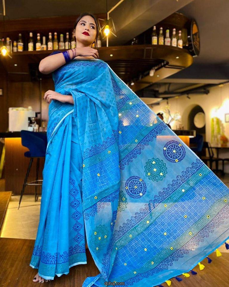 ব্লাউজ ছাড়া শাড়ি