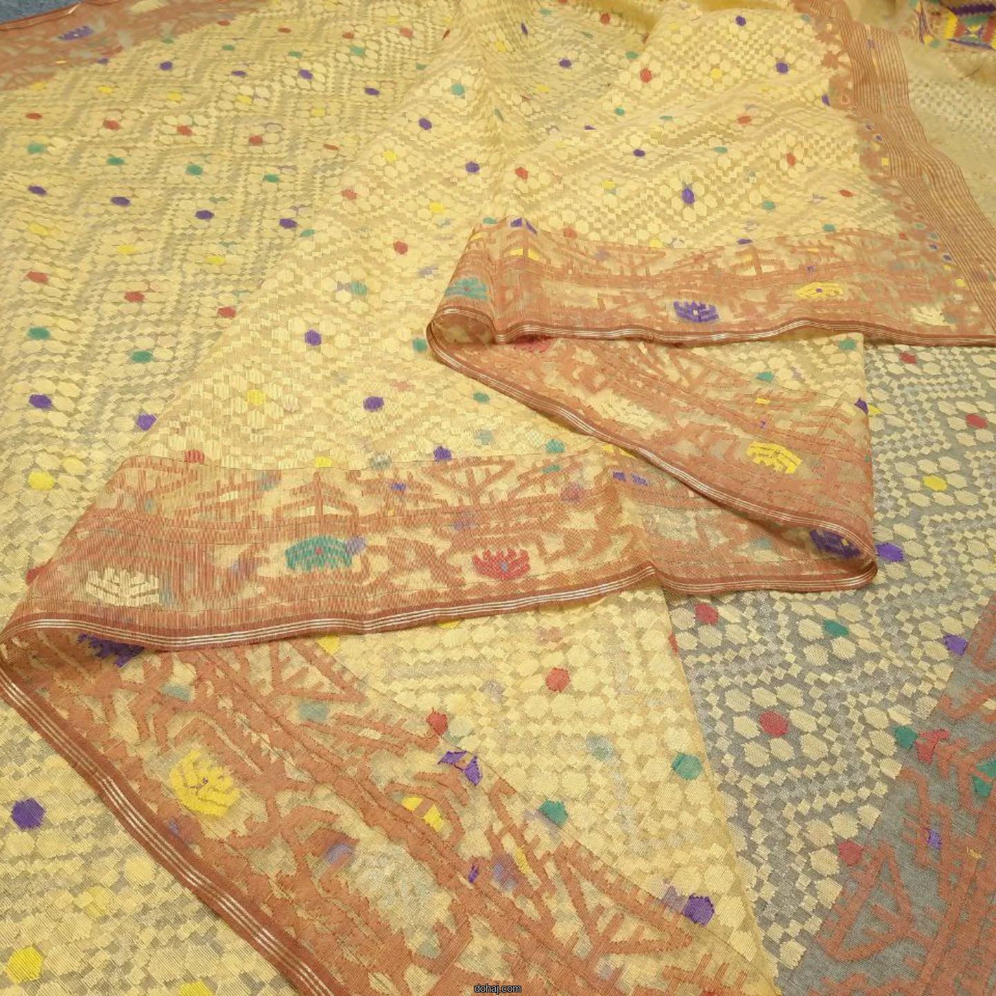 লাল সাদা শাড়ি