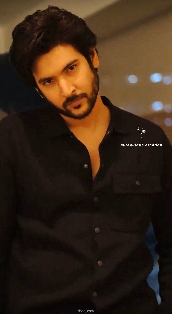 সিগারেট হাতে পিক ছেলেদের