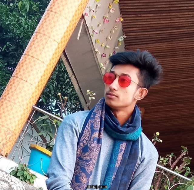 স্মার্ট ছেলেদের পিক মাস্ক পরা