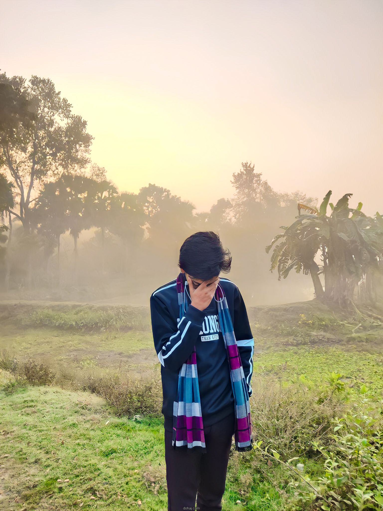 সাদা শার্ট পরা ছেলেদের পিক