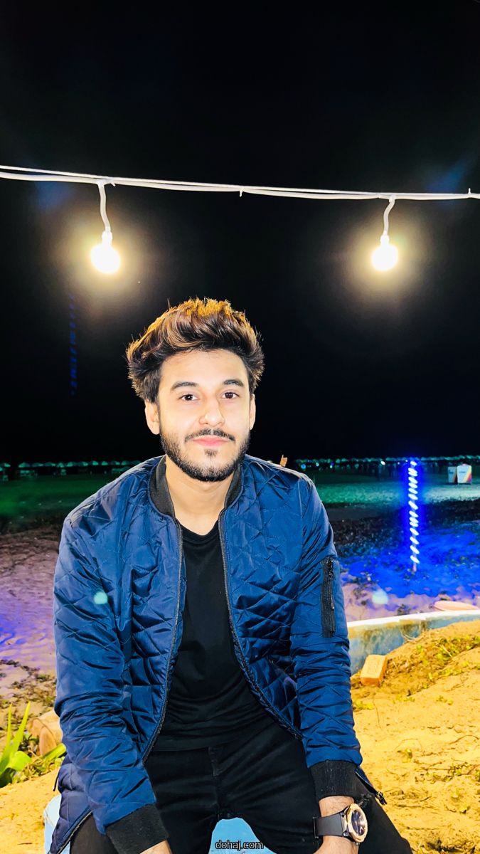 লাল পাঞ্জাবি পরা ছেলেদের পিক