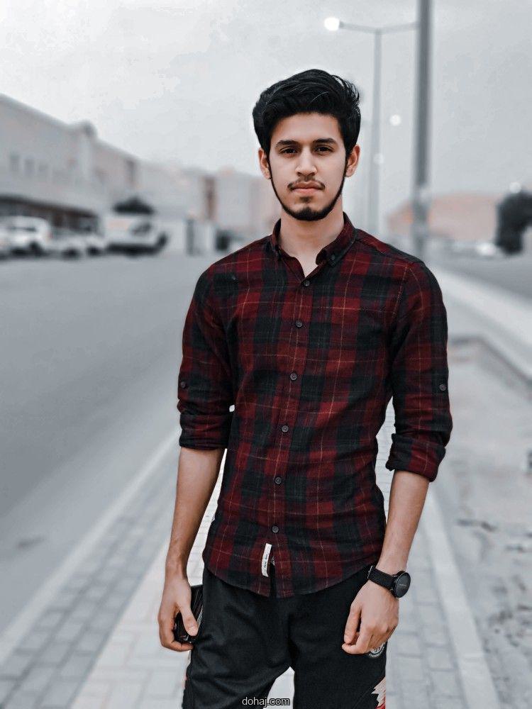 ছেলেদের হাতে টাকার পিক