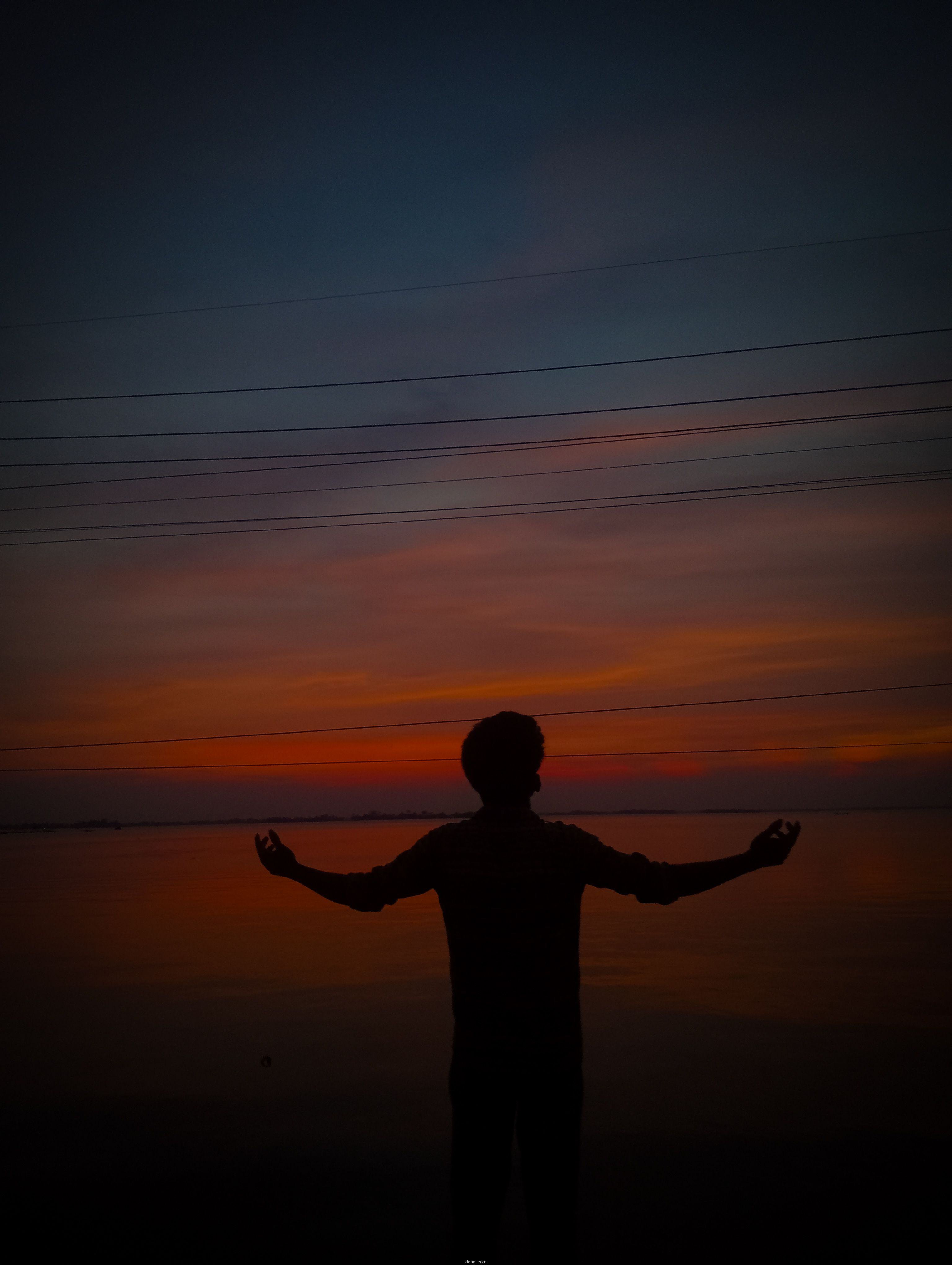 কালো শার্ট পরা ছেলেদের পিক