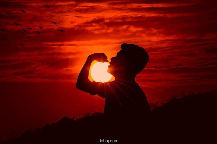 হেলমেট পরা ছেলেদের পিক