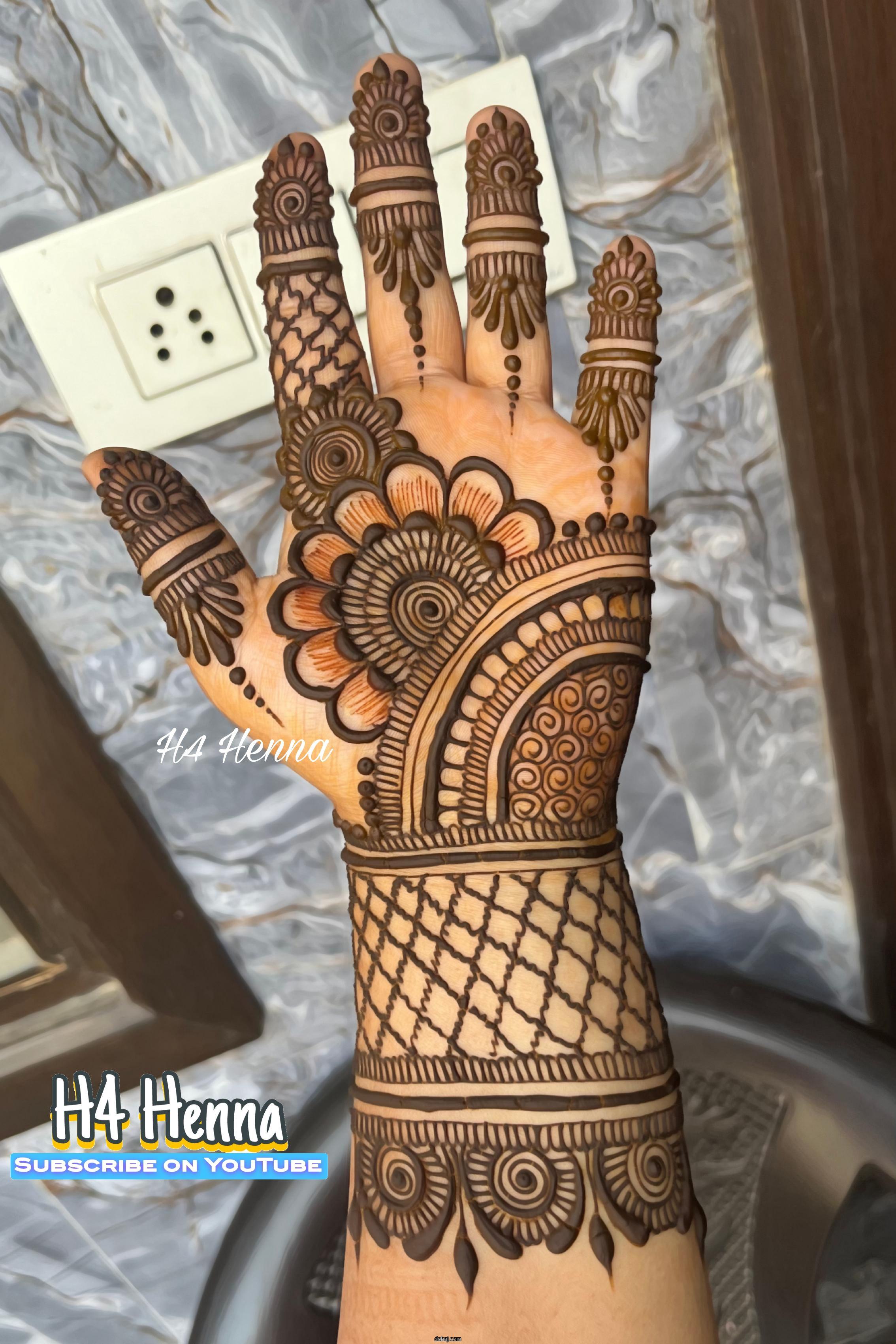 Simple Arabic Instagram Stylish Royal Front Hand Mehndi Design