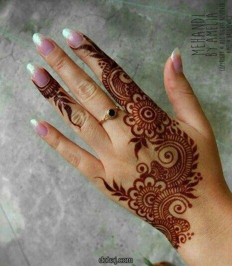 Stylish Simple Mehndi Design Front Hand