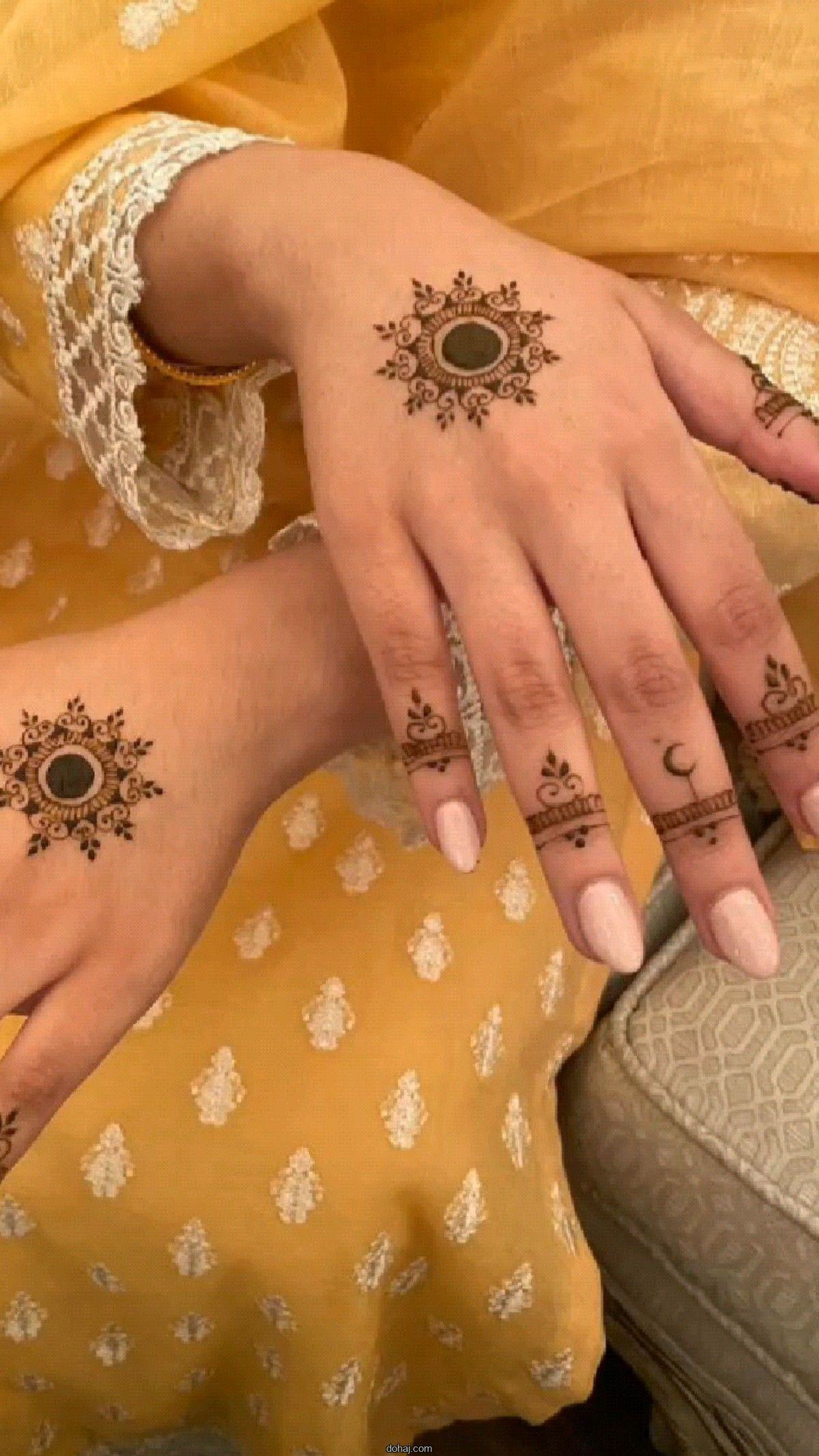 Top Stylish Simple Mehndi Design