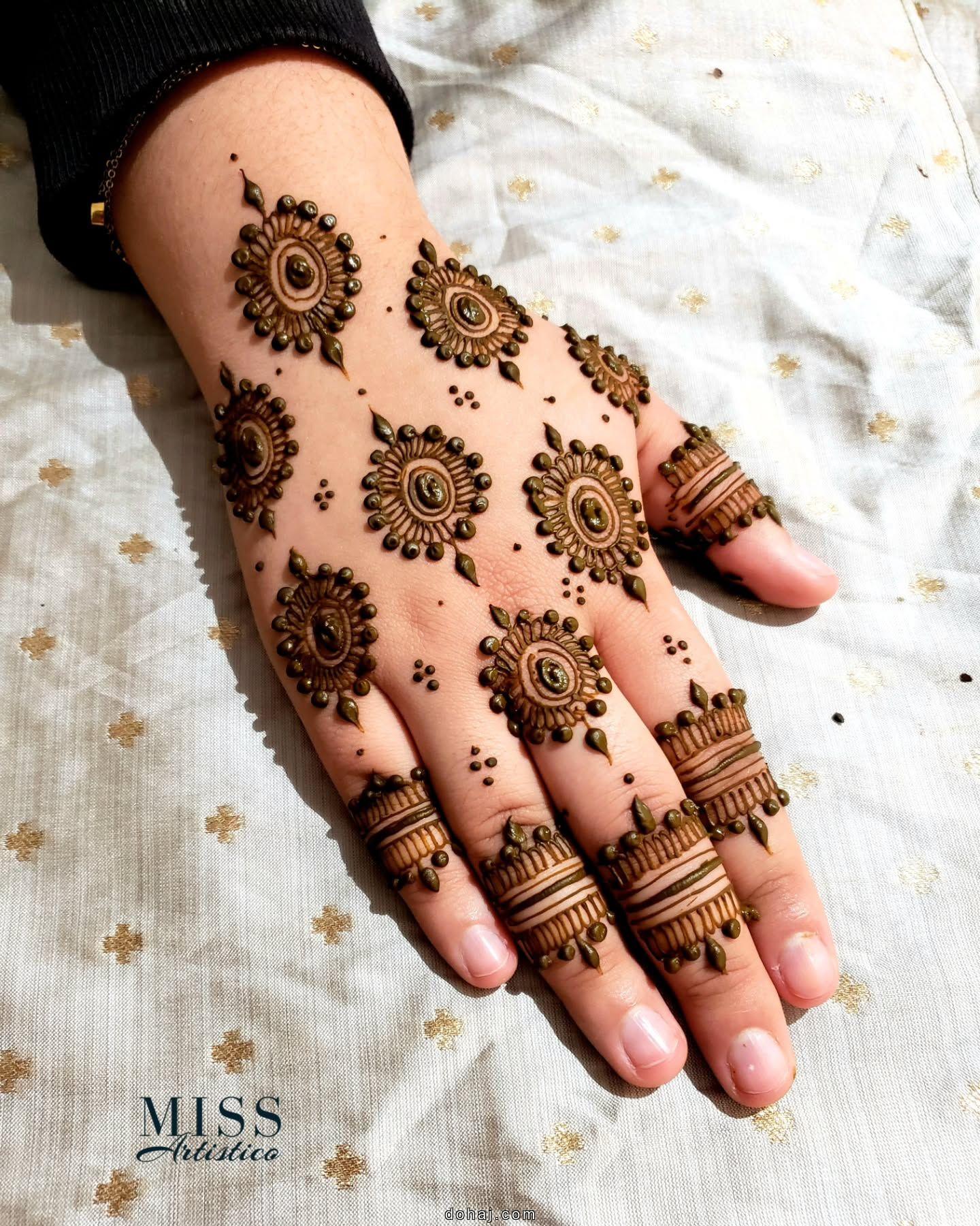 Back Hand Mehndi Design Circle Easy