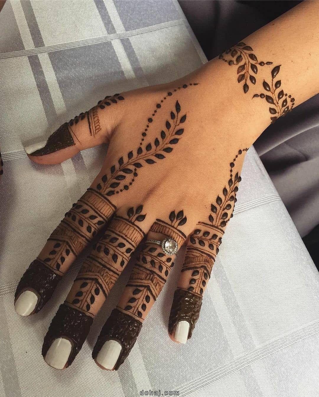 Beautiful Stylish Leg Mehndi Design